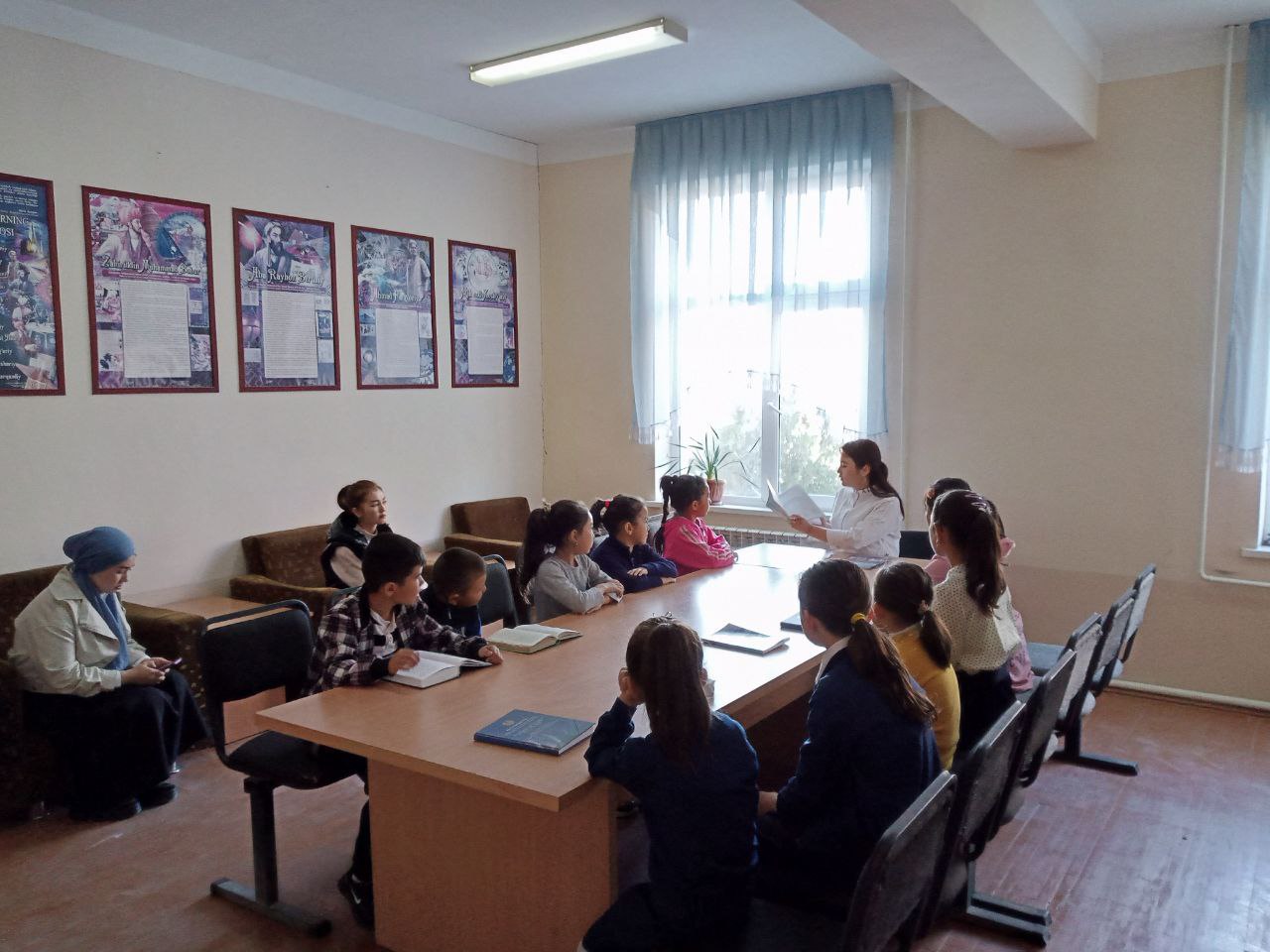 "Kitob bilan do'stlashamiz" nomli davra suhbati